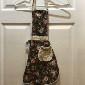 Adorable girls apron